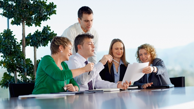 Endress+Hauser Mitarbeitende in einer Besprechung