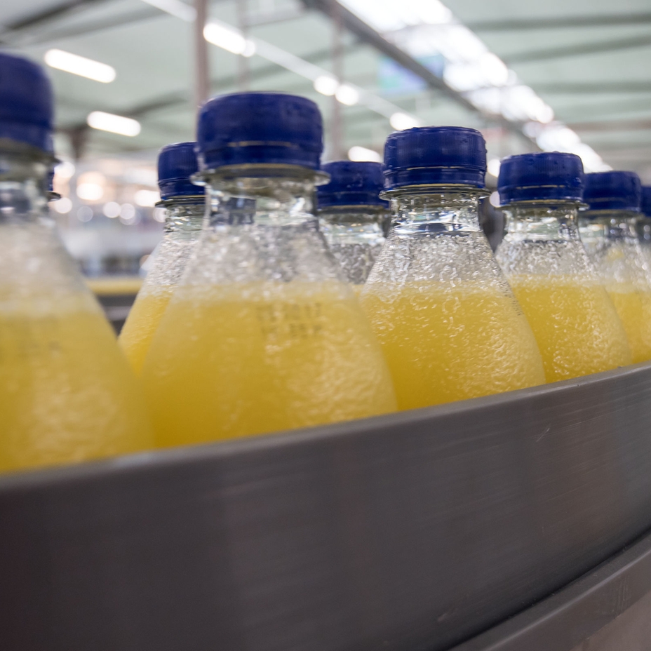 Abgefüllte Softdrinkflaschen nach einem verbesserten Mischverfahren