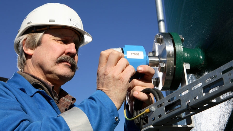Level switch installed near bottom of tank to reduce risk Level switch installed near bottom of tank