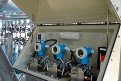 Schutzkasten mit 3 verbauten Differenzdrucktransmittern PMD75 & 5-fach Ventilblöcken
