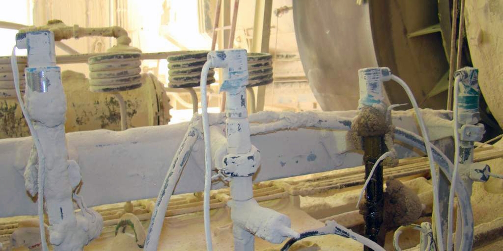 Measuring the temperature and pressure of the lubrication oil of the cement kiln drive's barings. Measuring the temperature and pressure of the lubrication oil of the cement kiln drive's barings.
