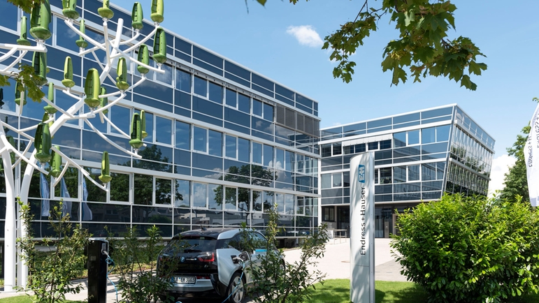 Am Hauptsitz in Gerlingen befinden sich moderne Büro- und Produktionsgebäude.