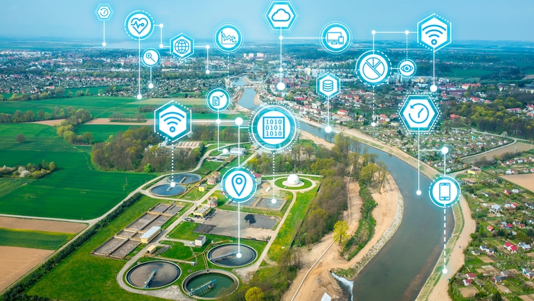 Eine Wasseraufbereitungsanlage, ein Fluss und eine Stadt von oben mit Digitalisierungssymbolen