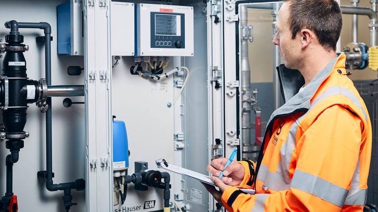 Operation of a wastewater effluent monitoring panel in a power plant