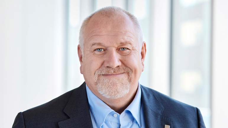 Portrait picture of Matthias Altendorf.