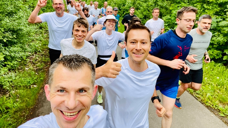 Endress+Hauser Mitarbeitende beim Campus Run im Einsatz für den guten Zweck.