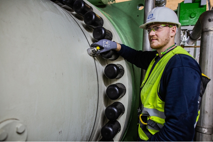 Picture of Installation of clamp-on sensor in a hydro power plant